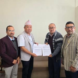 मिक्लाजुङ गाउँपालिका र नोबेल तथा KMC बीच उपचार सेवामा छुटसम्बन्धी द्विपक्षीय सम्झौता मिक्लाजुङ गाउँपालिका र नोबेल तथा KMC बीच उपचार सेवामा छुटसम्बन्धी द्विपक्षीय सम्झौता