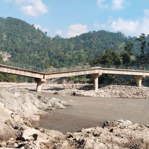 माई खोलाको डाइभर्सन बगेपछि विद्यार्थी समस्यामा