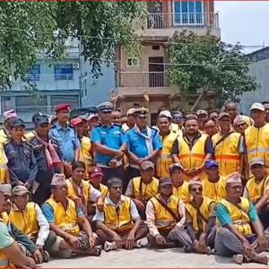सुन्दरहरैँचामा ८६ सिटी सफारी चालकलाई नम्बरसहितको सुरक्षित ज्याकेट वितरण 