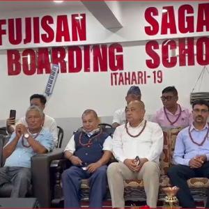  पञ्चेबाजाको धुनसँगै धान रोप्दै फुजिसान सगरमाथा बोर्डिङले मनायो राष्ट्रिय धान दिवस