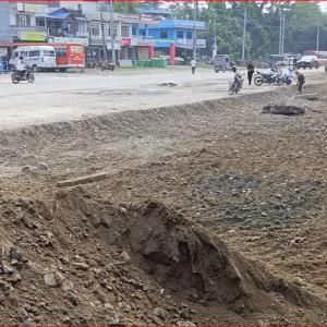 एसियन हाइवेअन्तर्गत पथरी बजार क्षेत्रमा सडक निर्माण पुनः सुरु एसियन हाइवेअन्तर्गत पथरी बजार क्षेत्रमा सडक निर्माण पुनः सुरु