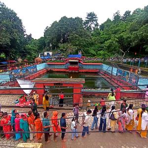 पिण्डेश्वरमा बोलबम भक्तजनको घुईंचो, ५० हजार बढीले गरे दर्शन