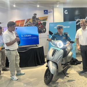 बजाजले नेपालमा चेतक C2501 र C3503 सार्वजनिक गर्दै विद्युतीय सवारीको पोर्टफोलियो विस्तार गर्यो बजाजले नेपालमा चेतक C2501 र C3503 सार्वजनिक गर्दै विद्युतीय सवारीको पोर्टफोलियो विस्तार गर्यो