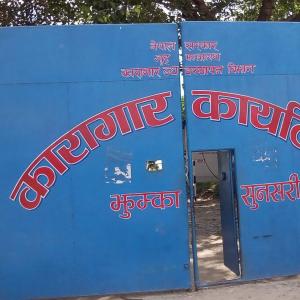 जेनजी आन्दोलनमा झुम्का कारागारबाट भागेका कैदी पक्राउ जेनजी आन्दोलनमा झुम्का कारागारबाट भागेका कैदी पक्राउ