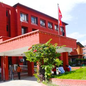स्वास्थ्य मन्त्रालयले स्वास्थ्यकर्मीलाई भन्यो: अत्यावश्यक अवस्थाबाहेक बिदा नलिनु