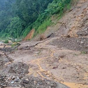 दुई महिनापछि खुल्यो मेची राजमार्ग, तत्काल साना सवारी मात्रै चल्ने