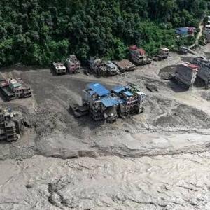 बाढीपीडितका लागि अन्तर्राष्ट्रिय झापाली समाजको १५ लाख सहयोग बाढीपीडितका लागि अन्तर्राष्ट्रिय झापाली समाजको १५ लाख सहयोग