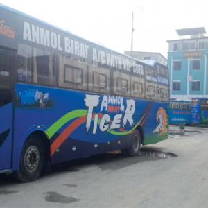 अठार दिनयता स्ट्यान्डमै बस