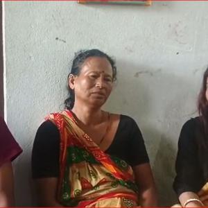 भोटेकोशी बाढीमा बेपत्ताका परिवारलाई भेटिन् राज्यमन्त्री परियारले