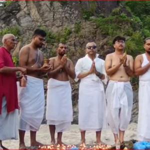 भोटेकोशी बाढीका मृतकको सम्झनामा बराहक्षेत्रमा १०८ दीप प्रज्वलन, सेतो परेवा उडाएर श्रद्धाञ्जली