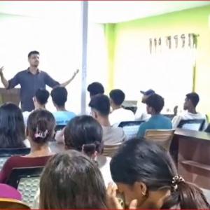 जेन्जी युवालाई सही बाटो देखाउँदै ’वी फर चेन्ज’, इनरुवाका ४२ युवालाई दिइयो करियर सम्बन्धी विशेष मार्गदर्शन 