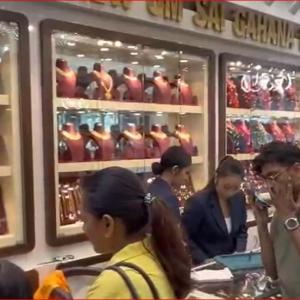 ओम साई डायमण्डको नयाँ शोरुम सञ्चालनमा, उद्घाटन अवसरमा डायमण्डका गहनामा ५० प्रतिशतसम्म छुट