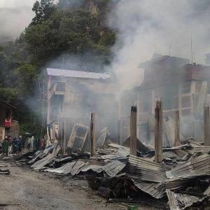 दोभान बजार आगलागीमा आमा छोरा घाइते दोभान बजार आगलागीमा आमा छोरा घाइते