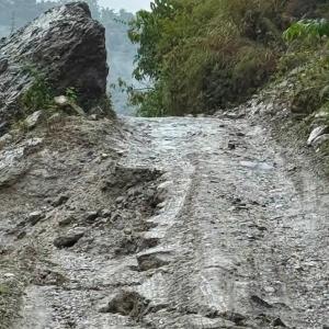 बहानन्दे–मित्लुङ–लेलेप सडकखण्ड अवरुद्ध