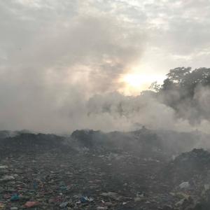धरानमा फोहोरको डङ्गुरमा आगलागी,७ करोडको प्रशोधन केन्द्र बन्द हुँदा व्यवस्थापनमा गम्भीर सङ्कट धरानमा फोहोरको डङ्गुरमा आगलागी,७ करोडको प्रशोधन केन्द्र बन्द हुँदा व्यवस्थापनमा गम्भीर सङ्कट